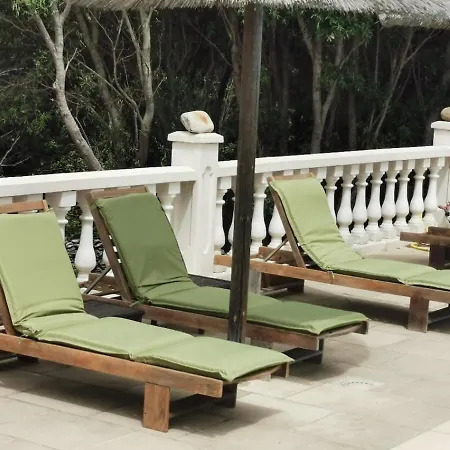 140 M2 Avec Piscine, Parc Privatif 5000m2 A Bonifacio-porto Vecchio