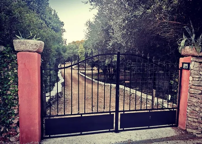 140 M2 Avec Piscine, Parc Privatif 5000m2 A Bonifacio-porto Vecchio فيلة بونيفَسْيو