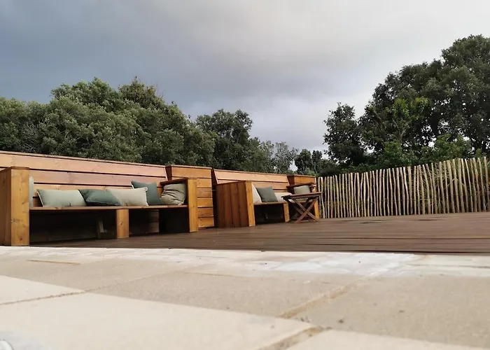 140 M2 Avec Piscine, Parc Privatif 5000m2 A Bonifacio-porto Vecchio