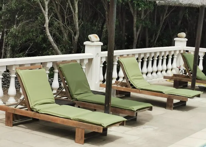 140 M2 Avec Piscine, Parc Privatif 5000m2 A Bonifacio-porto Vecchio