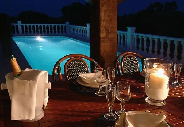 140 M2 Avec Piscine, Parc Privatif 5000m2 A Bonifacio-porto Vecchio *