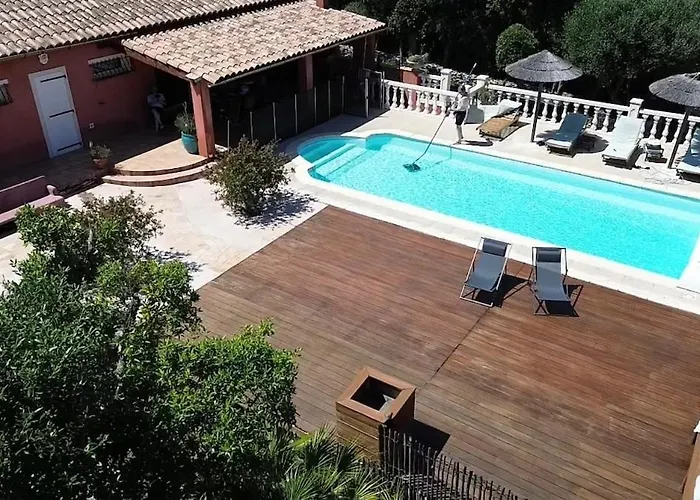 140 M2 Avec Piscine, Parc Privatif 5000m2 A Bonifacio-porto Vecchio فيلة بونيفَسْيو