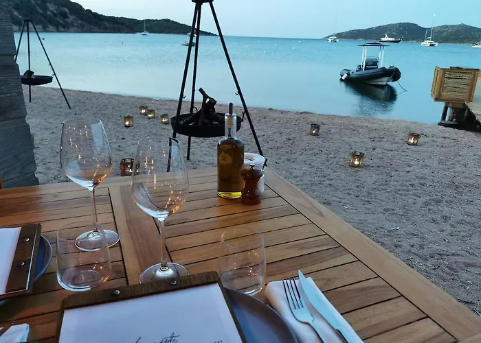 140 M2 Avec Piscine, Parc Privatif 5000m2 A Bonifacio-porto Vecchio