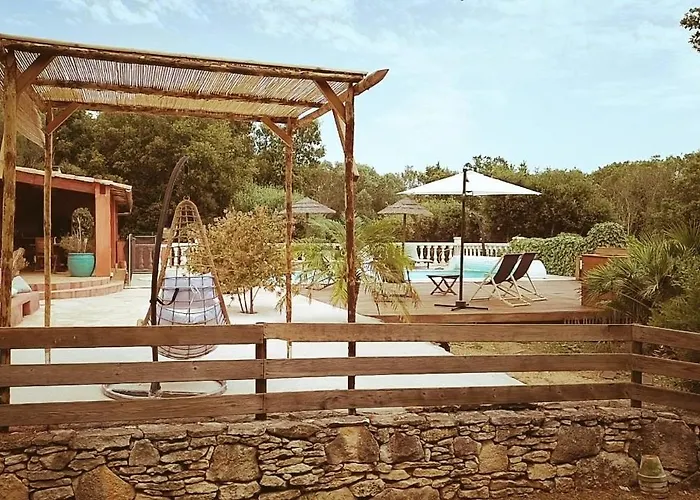 140 M2 Avec Piscine, Parc Privatif 5000m2 A Bonifacio-porto Vecchio بونيفَسْيو