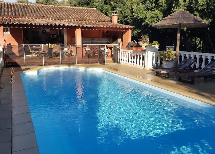 140 M2 Avec Piscine, Parc Privatif 5000m2 A Bonifacio-porto Vecchio