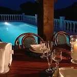 140 M2 Avec Piscine, Parc Privatif 5000m2 A Bonifacio-porto Vecchio *