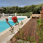 140 M2 Avec Piscine, Parc Privatif 5000m2 A Bonifacio-porto Vecchio *