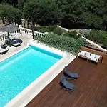 140 M2 Avec Piscine, Parc Privatif 5000m2 A Bonifacio-porto Vecchio بونيفَسْيو