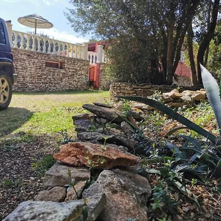 Villa 140 M2 Avec Piscine, Parc Privatif 5000m2 A Bonifacio-porto Vecchio *