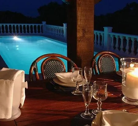 140 M2 Avec Piscine, Parc Privatif 5000m2 à Bonifacio-porto Vecchio *