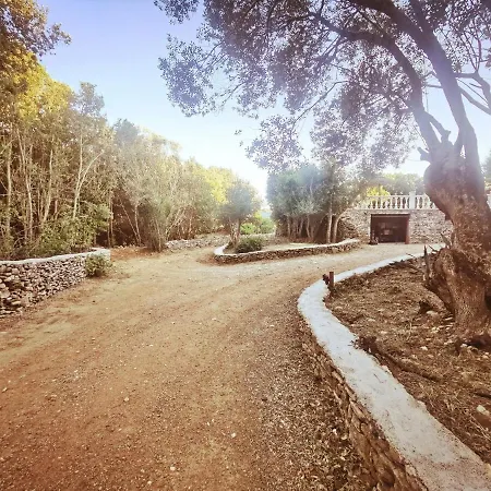 140 M2 Avec Piscine, Parc Privatif 5000m2 A Bonifacio-porto Vecchio