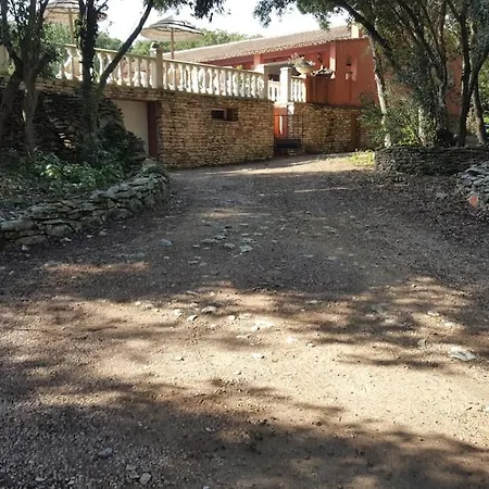 140 M2 Avec Piscine, Parc Privatif 5000m2 A Bonifacio-porto Vecchio *