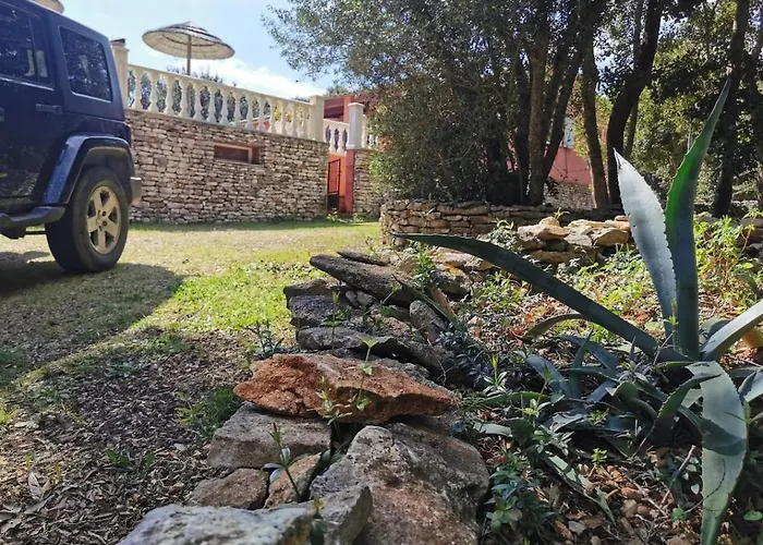 Villa 140 M2 Avec Piscine, Parc Privatif 5000m2 A Bonifacio-porto Vecchio *
