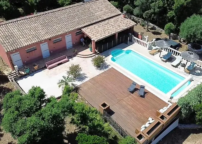 Villa 140 M2 Avec Piscine, Parc Privatif 5000m2 A Bonifacio-porto Vecchio