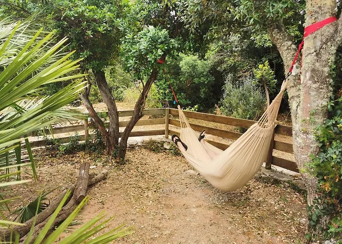 140 M2 Avec Piscine, Parc Privatif 5000m2 A Bonifacio-porto Vecchio *