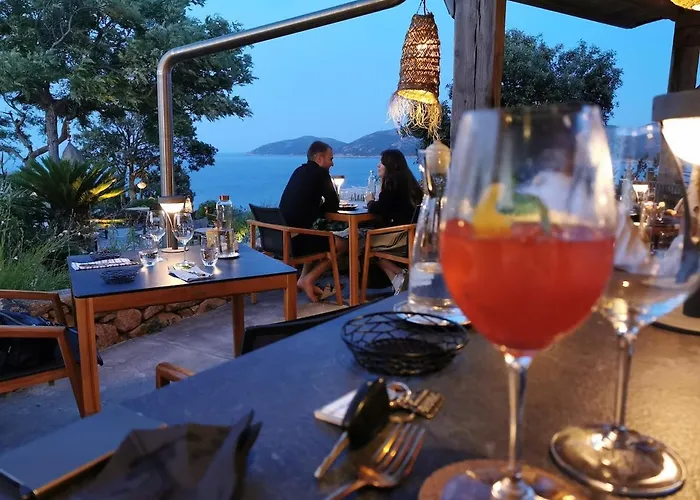 140 M2 Avec Piscine, Parc Privatif 5000m2 A Bonifacio-porto Vecchio * Bonifacio (Corsica)