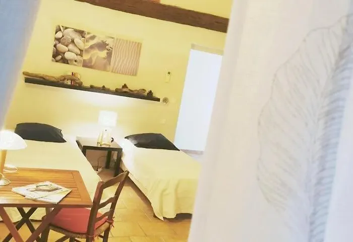 140 M2 Avec Piscine, Parc Privatif 5000m2 A Bonifacio-porto Vecchio