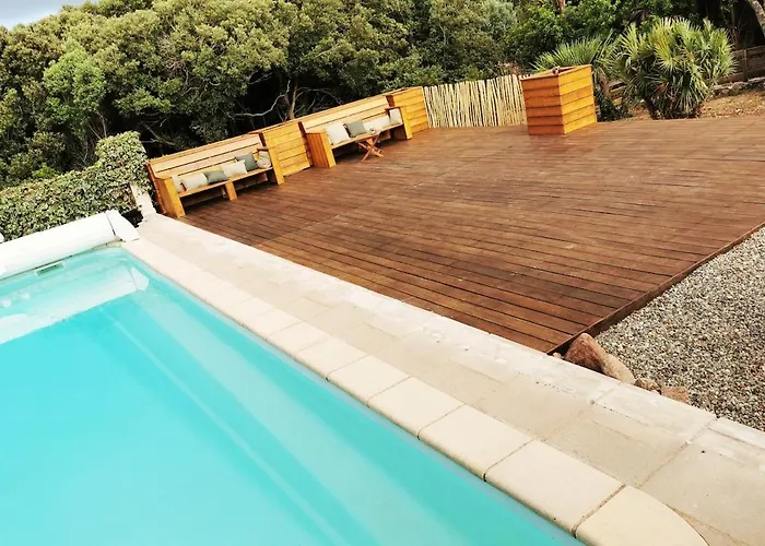 Villa 140 M2 Avec Piscine, Parc Privatif 5000m2 A Bonifacio-porto Vecchio *