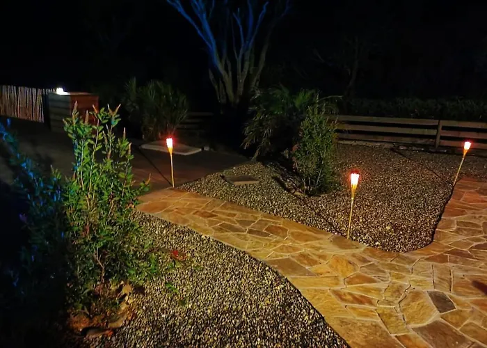 140 M2 Avec Piscine, Parc Privatif 5000m2 A Bonifacio-porto Vecchio *