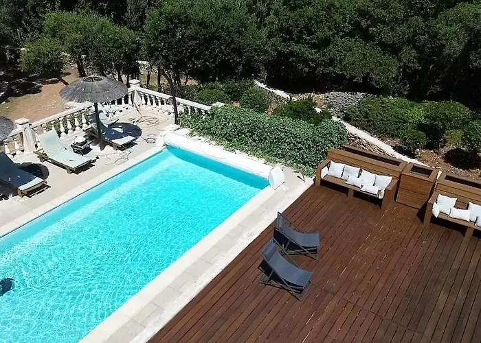 140 M2 Avec Piscine, Parc Privatif 5000m2 A Bonifacio-porto Vecchio Bonifacio (Corsica)