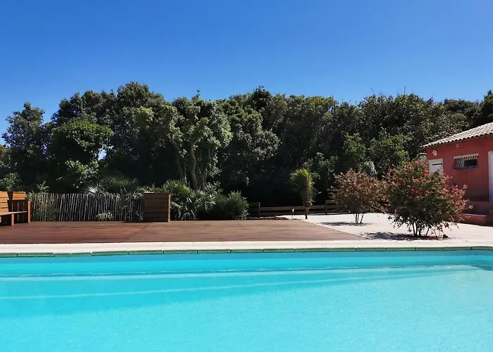 Villa 140 M2 Avec Piscine, Parc Privatif 5000m2 A Bonifacio-porto Vecchio *